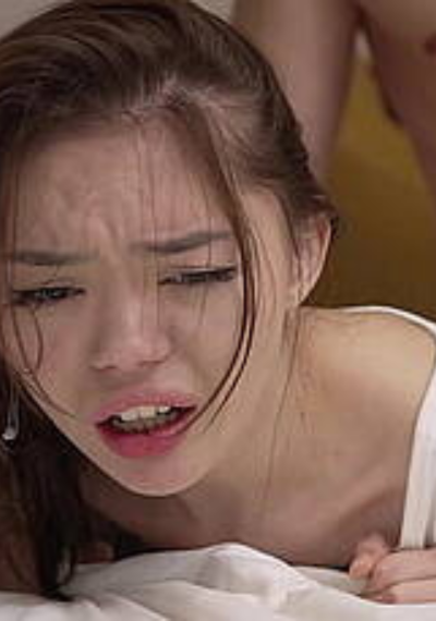 ดูหนังออนไลน์ แม่ยายสอนหลานเย็ด เพิ่งแต่งงานกันใหม่ ๆ คงกลัวเย็ดมันไม่เป็นครับ บอกให้หลานโก่งโค้ง จับควยลูกเขยยัดใส่หี เสียวมาก